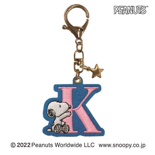 PEANUTS(ピーナッツ)　チャームつき　刺繍アルファベットキーホルダー（K）