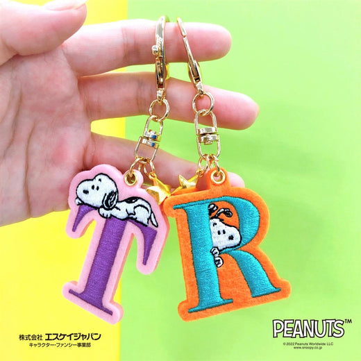 PEANUTS(ピーナッツ)　チャームつき　刺繍アルファベットキーホルダー（Ａ）